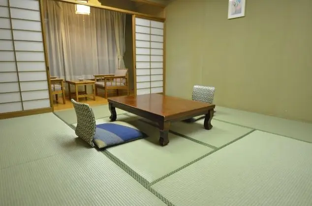 Traditional Üç Kişilik Oda, Dağ Manzaralı (Japanese Style, Hot Spring Bath)