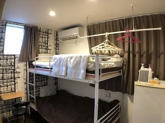 Üç Kişilik Oda, Ortak Banyo