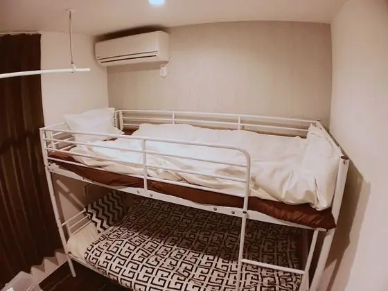 Üç Kişilik Oda, Ortak Banyo
