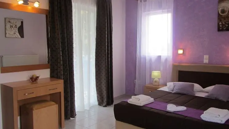 Stüdyo, Bahçe Manzaralı