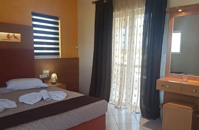 Stüdyo, Bahçe Manzaralı