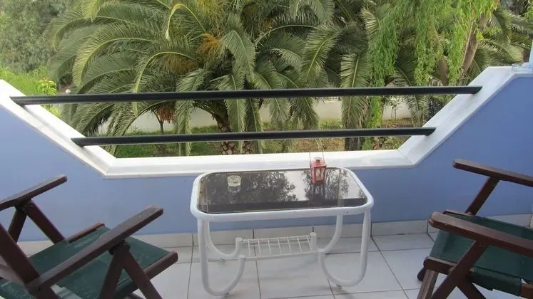 Stüdyo, Bahçe Manzaralı