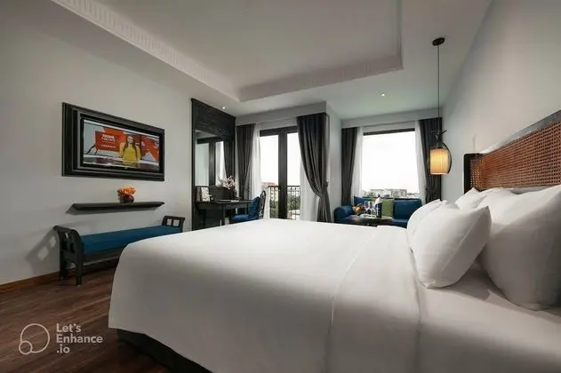 Deluxe Tek Büyük Yataklı Oda, Havuz Manzaralı