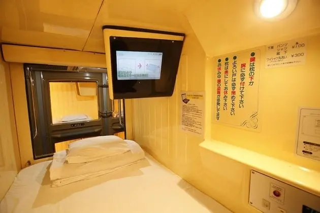 Ortak Ranzalı Oda, Sadece erkekler için, Sigara İçilmez (Two Capsule Room,  2 Single Beds)