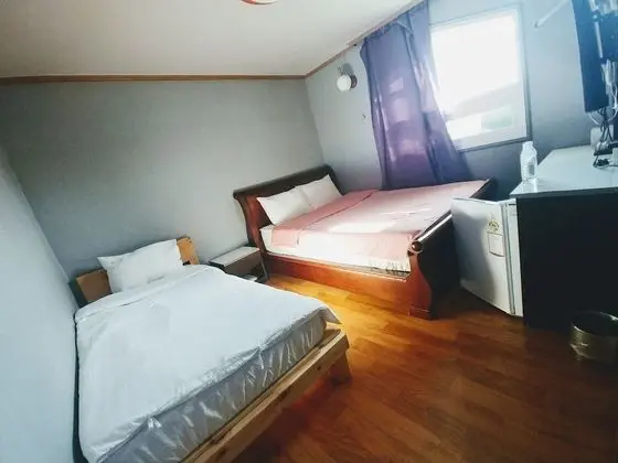 İki Ayrı Yataklı Oda (1 double bed & 1 single bed)