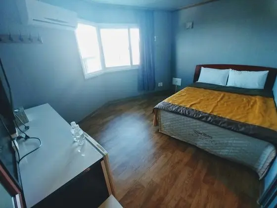 İki Ayrı Yataklı Oda (1 double bed & 1 single bed)