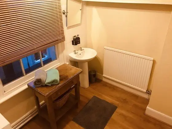 Süit, Ortak Banyo (Bath and Shower)