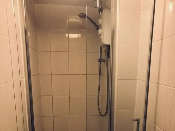 Süit, Ortak Banyo (Bath and Shower)