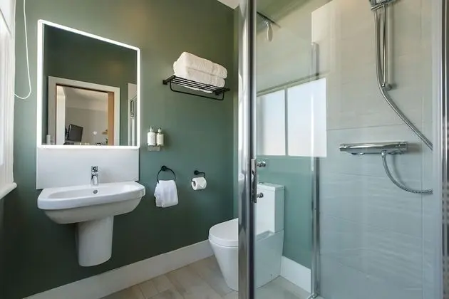 Deluxe Tek Büyük Yataklı Oda, Banyolu/Duşlu