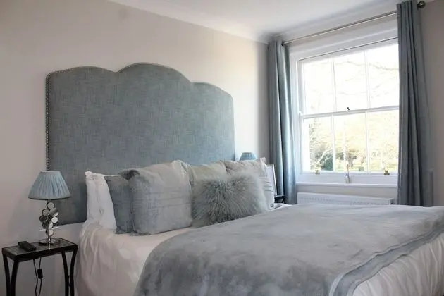 Deluxe Tek Büyük Yataklı Oda, Banyolu/Duşlu (Church View Room)