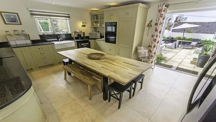 Ev (6 Bedrooms)
