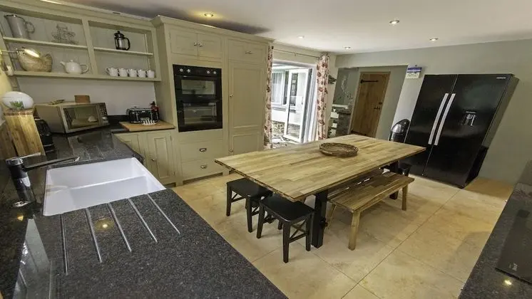 Ev (6 Bedrooms)