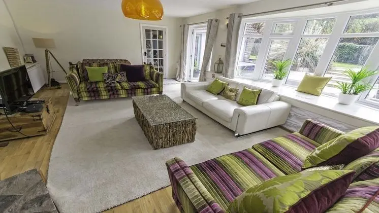Ev (6 Bedrooms)