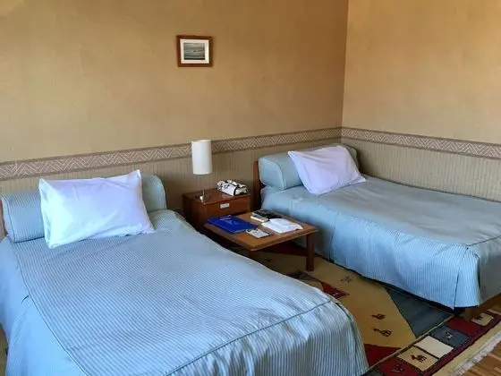 İki Ayrı Yataklı Oda, Ortak Banyo