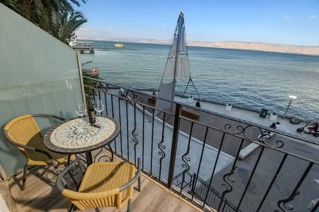 Basic Süit, Balkon