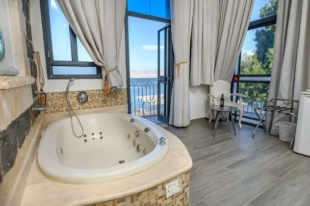Basic Süit, Balkon