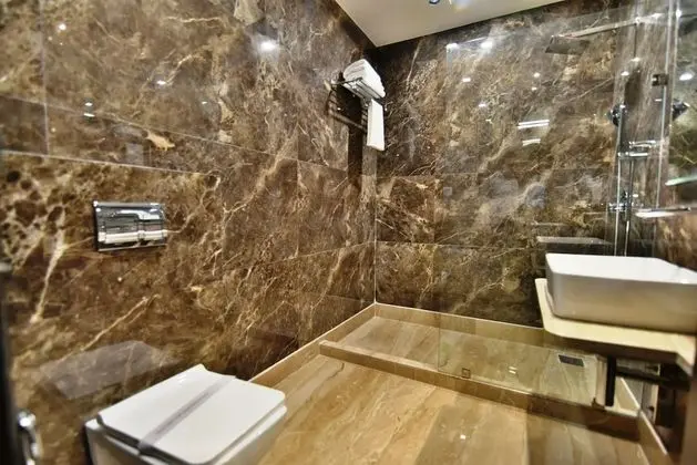 Luxury Oda