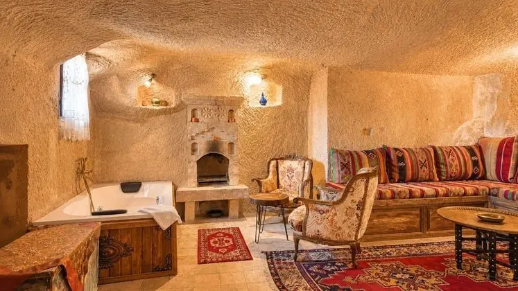 Jakuzili ve Şömineli Suite Oda, Avlu Manzaralı, Şömineli ve Jakuzili