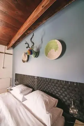 Tek Büyük veya İki Ayrı Yataklı Oda, Havuz Manzaralı