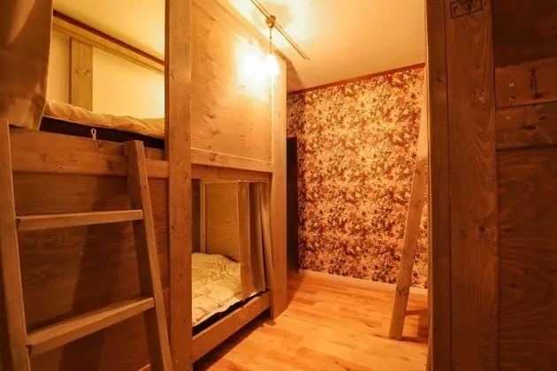 Ortak Ranzalı Oda, Sadece kadınlar için