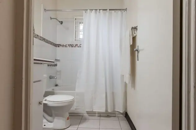 Premium Oda, 2 Büyük (Queen) Boy Yatak, Buzdolabı