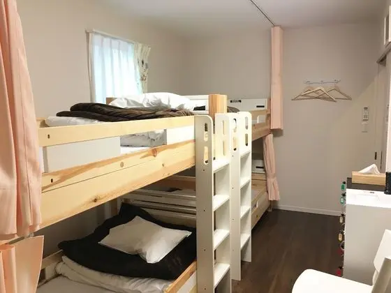 Basic Ortak Ranzalı Oda, Sadece kadınlar için, Sigara İçilmez (Free Wi-Fi)