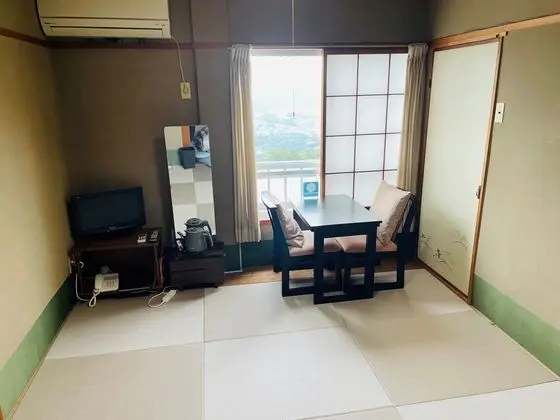 Traditional Üç Kişilik Oda, Ortak Banyo (Japanese-Style)