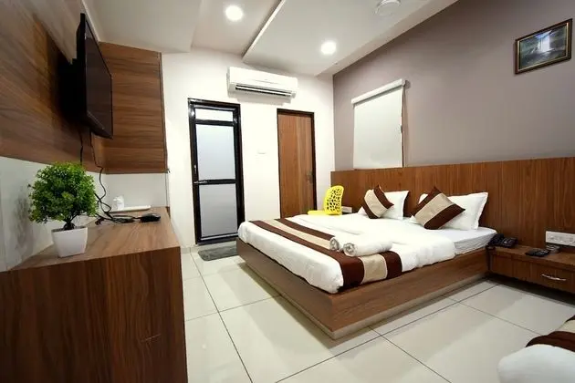 Deluxe AC Room