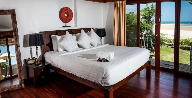 Oda (Beachfront One Bedroom Ocean)