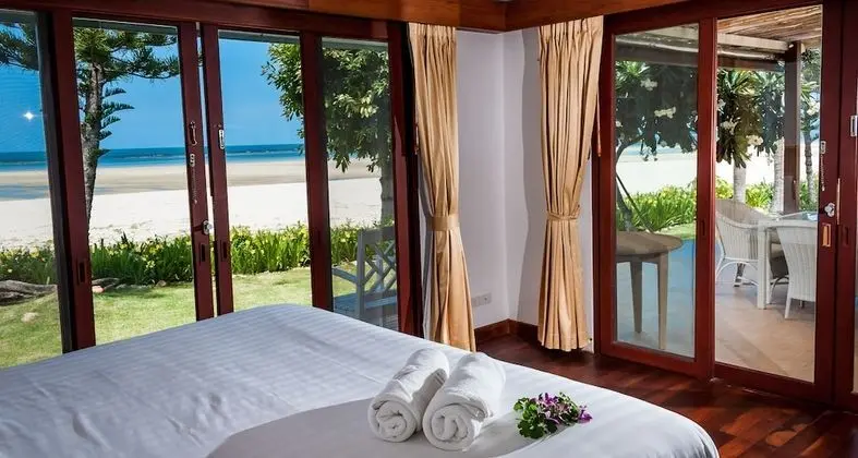 Oda (Beachfront Two Bedroom Ocean)
