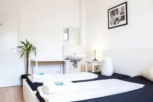 Tek Büyük Yataklı Oda, Ortak Banyo