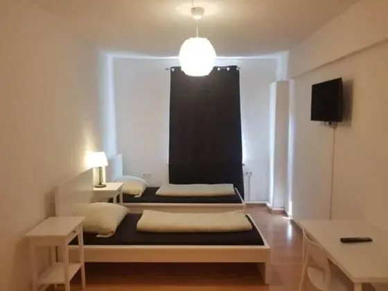 Tek Büyük Yataklı Oda, Ortak Banyo