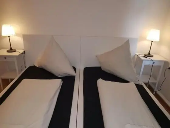 Tek Büyük Yataklı Oda, Ortak Banyo