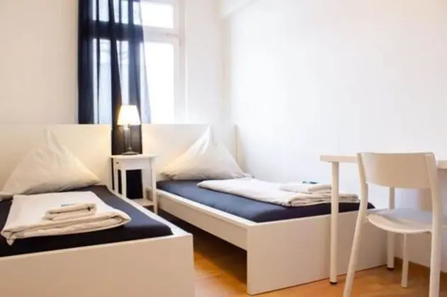 Tek Büyük Yataklı Oda, Ortak Banyo