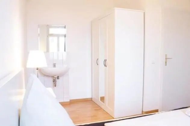 Üç Kişilik Oda, Ortak Banyo