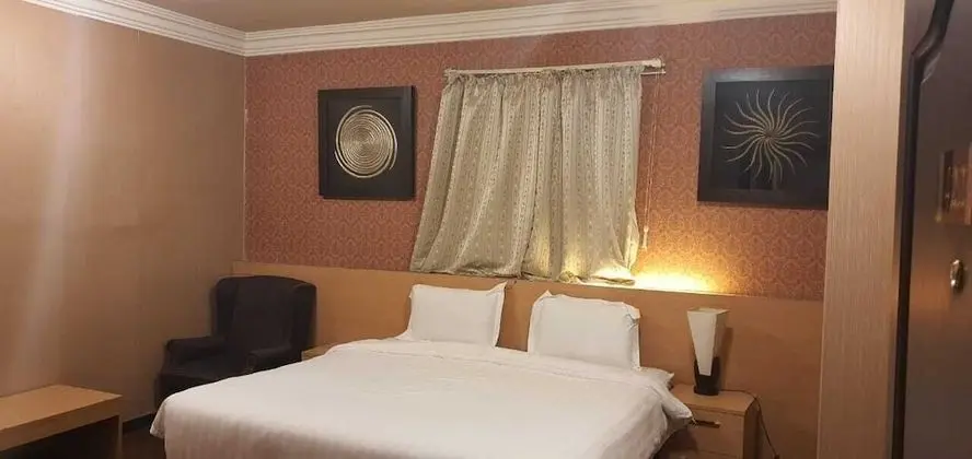 Family Tek Büyük Yataklı Oda
