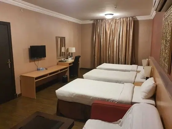 Üç Kişilik Oda