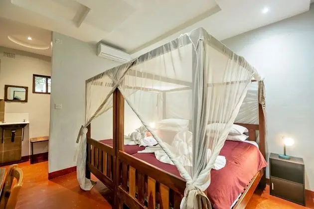 Teak Rooms