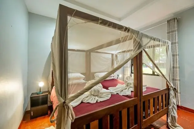 Teak Rooms
