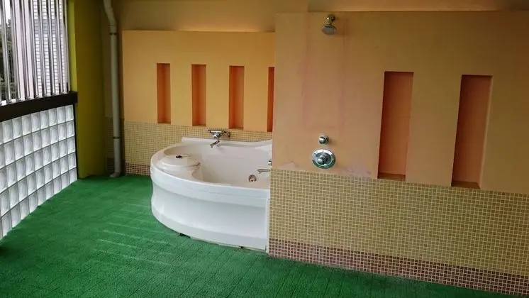 Oda, Sigara İçilebilir (Open-air bath)