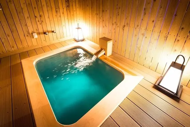 Oda, Sigara İçilebilir (Sea side Japanese open-air bath)
