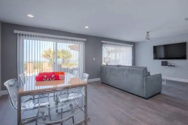 Daire (Shore to Please Beach Oceanfront Pati)