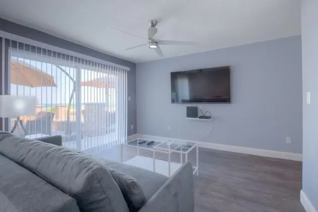 Daire (Shore to Please Beach Oceanfront Pati)