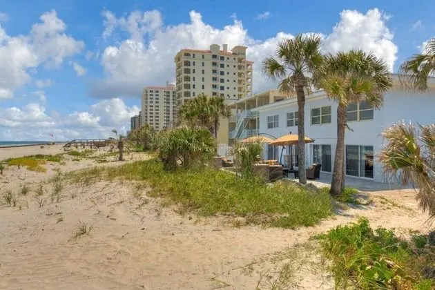 Daire (Shore to Please Beach Oceanfront Pati)