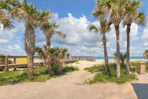 Daire (Shore to Please Beach Oceanfront Pati)