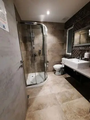 Üç Kişilik Oda, Balkon