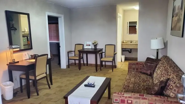 Deluxe One-Bedroom Suite
