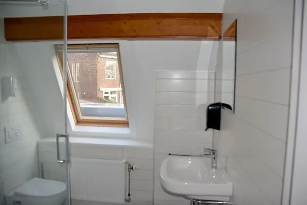 Tek Kişilik Oda, Ortak Banyo