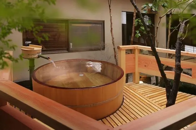 Superior Oda, Sıcak Su Havuzu (Annex Building)