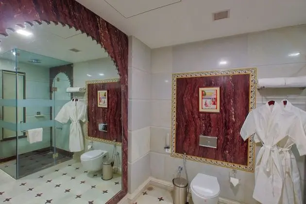 Luxury Oda